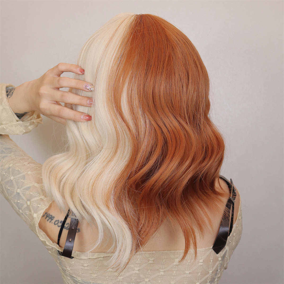 Short Wavy Blonde Copper Ginger Synthetic Natural Hair Wig with Bangs Halloween Costume Cosplay Wig Heat Resistant for Women d6575