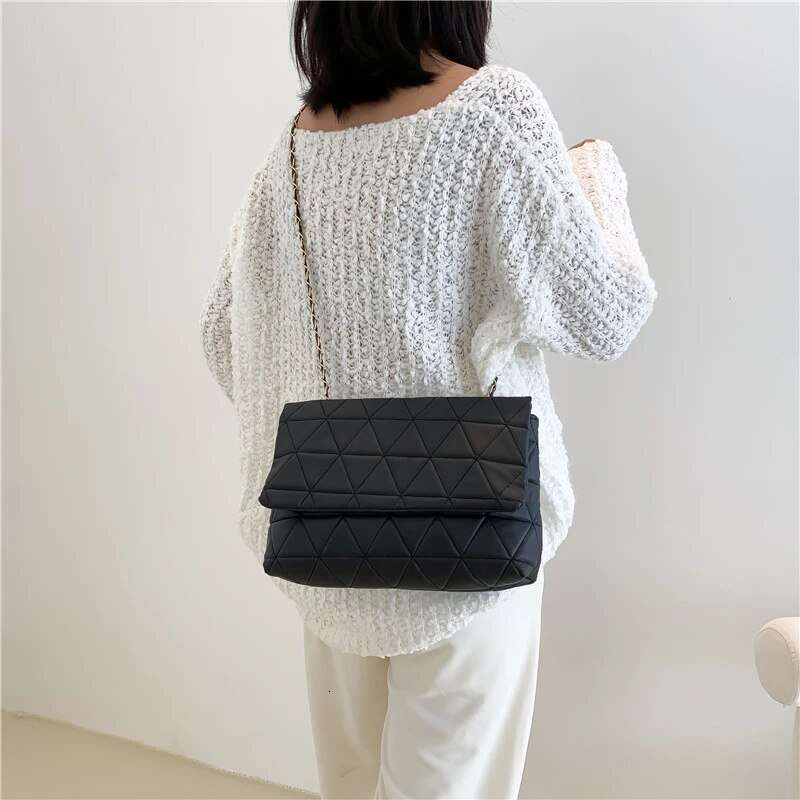 100% Polyurethane Solid Color Chain One-shoulder WOMEN'S Versatile Sewing Small Square Cross-body Bag