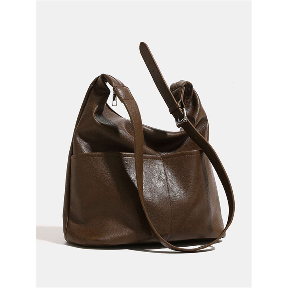 Large capacity Tote wholesale 2024 new women's commuting diagonal niche design casual simple shoulder bag