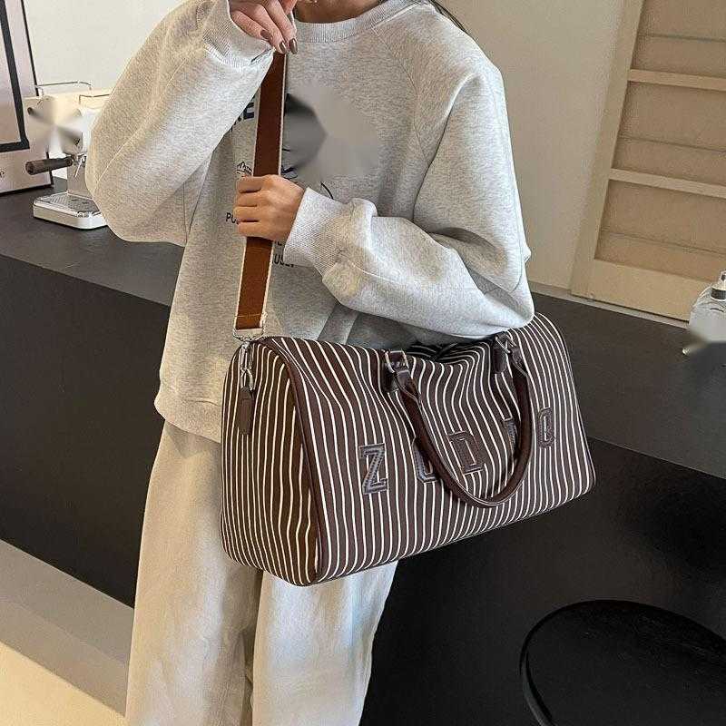 Ladies Short Distance Travel Handbag Large Capacity Travel Bag Minimalist Korean Version Crossbody Yoga and Fitness Bag