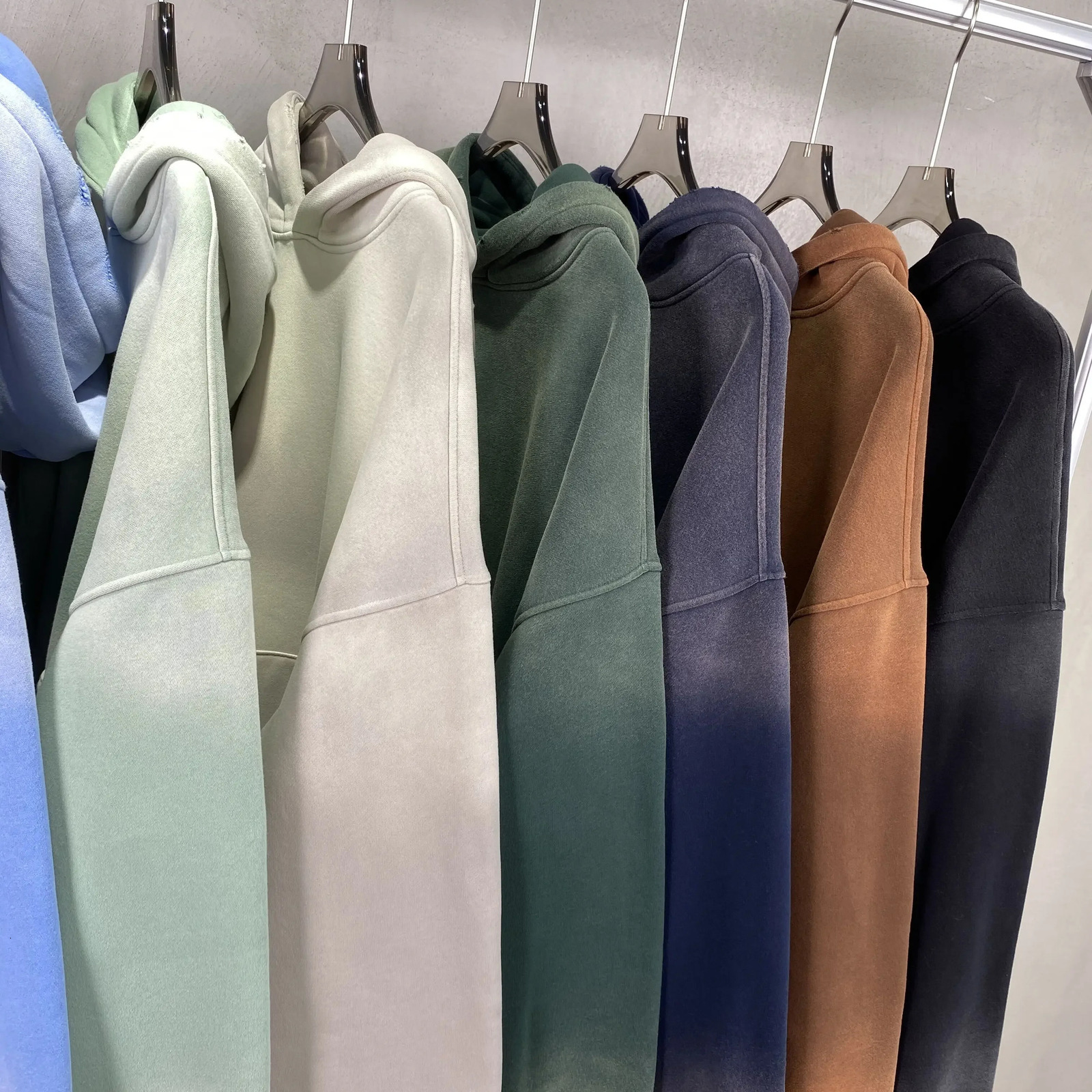 European and American high street solid color blank plus velvet thickening spray dyeing distressed hooded sweatshirt men hoodie 241111