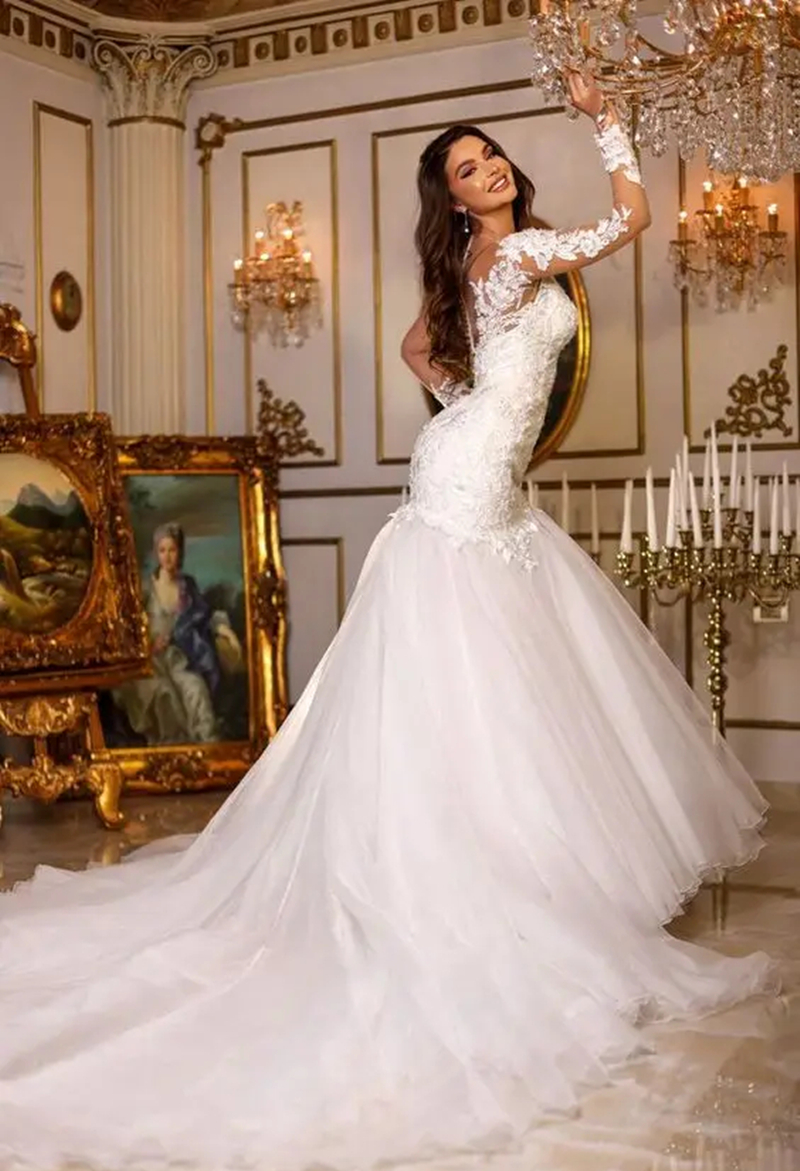 Sexy Long Sleeves Mermaid Wedding Dresses Lace Appliques Illsuion Back Ivory Bridal Gowns Sweep Train Elegant Bride Dress 2024