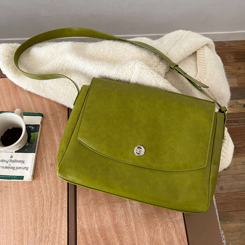 2024 New Korean Instagram Impossible Design Autumn And Winter Large Capacity Texture Commuter Crossbody Messenger Bag