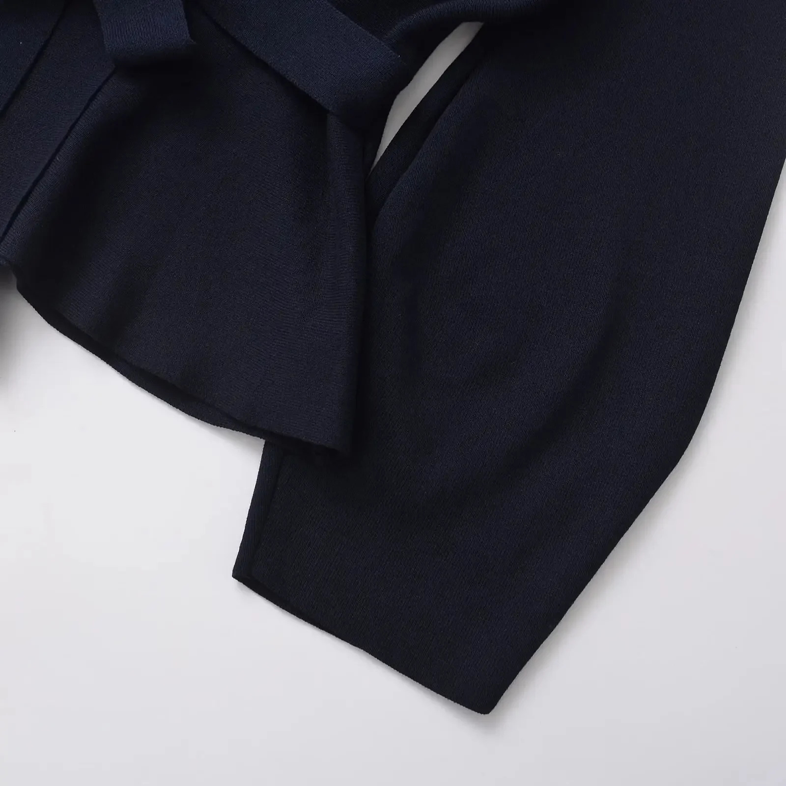 TRAF Womens Fashion Strap Knitted Jacket Womens Retro V-neck Long sleeved Versatile Womens Coat 9598/128 241111