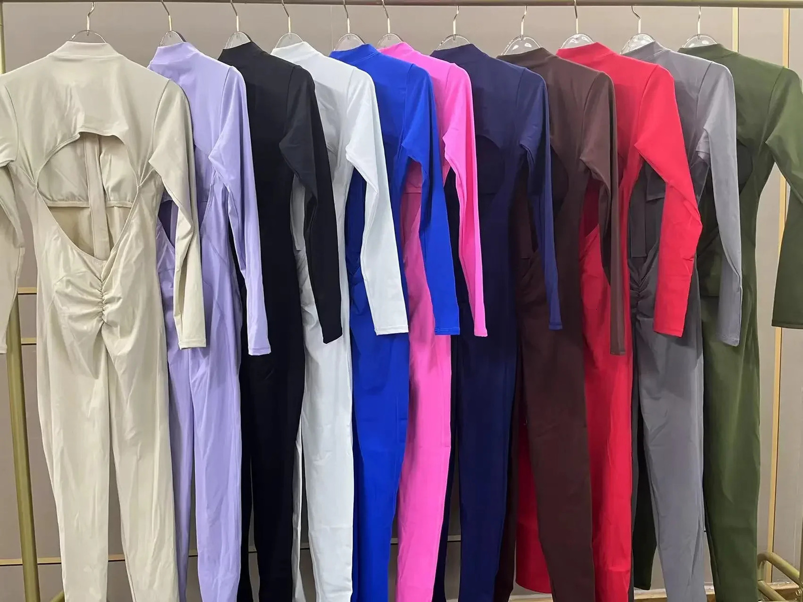 Fashionable hollow backless sports jumpsuit womens track suit long sleeved zipper fitness top integrated gym set exercise suit 241112