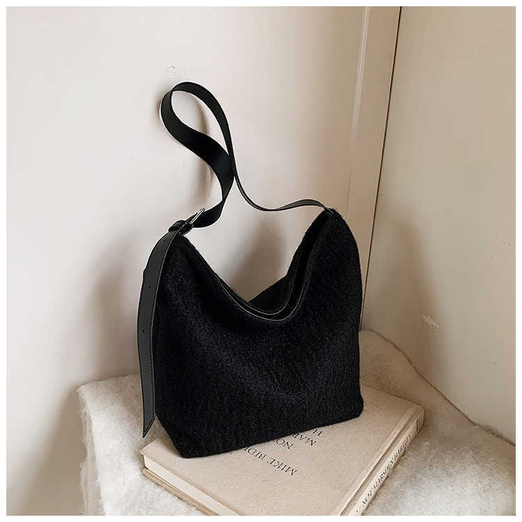 Leisure large capacity bag for women in winter 2024, new woolen shoulder bag, lazy style shoulder bag, underarm bucket bag