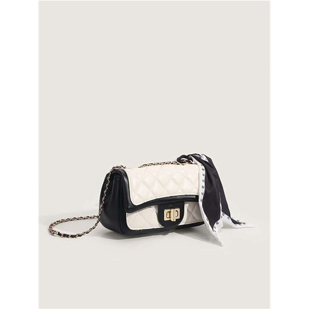 High-grade white niche texture chain female 2023 new fashion crossbody bag
