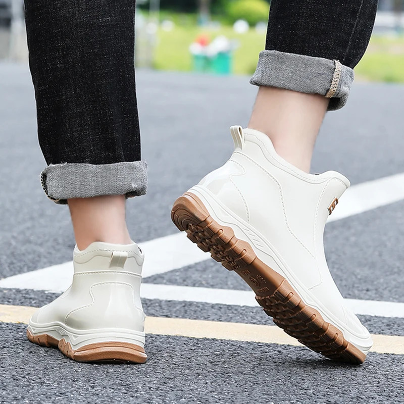 Autumn and Winter Fashionable Mens Cotton Rain Boots Trendy Outdoor Short-tube Mens Warm Rain Boots Fixed Cotton Water Shoes 241111