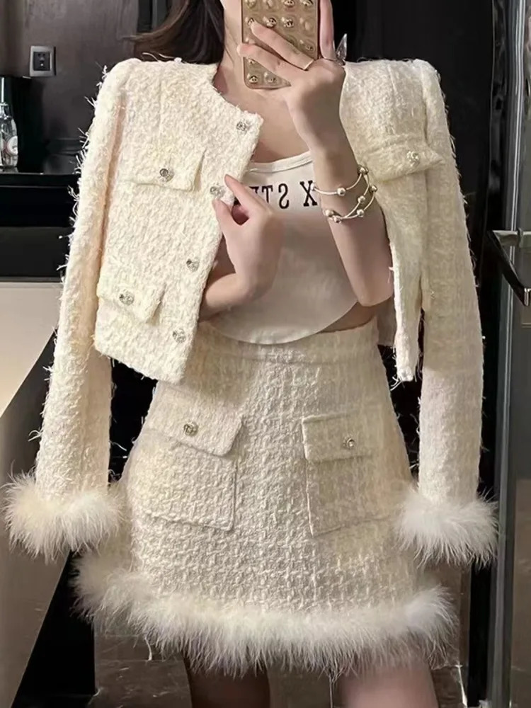 Autumn/Winter French Retro 2-piece Coarse Felt Jacket Short Coat Feather Splicing JacketHigh Waist Mini Skiwear 241112