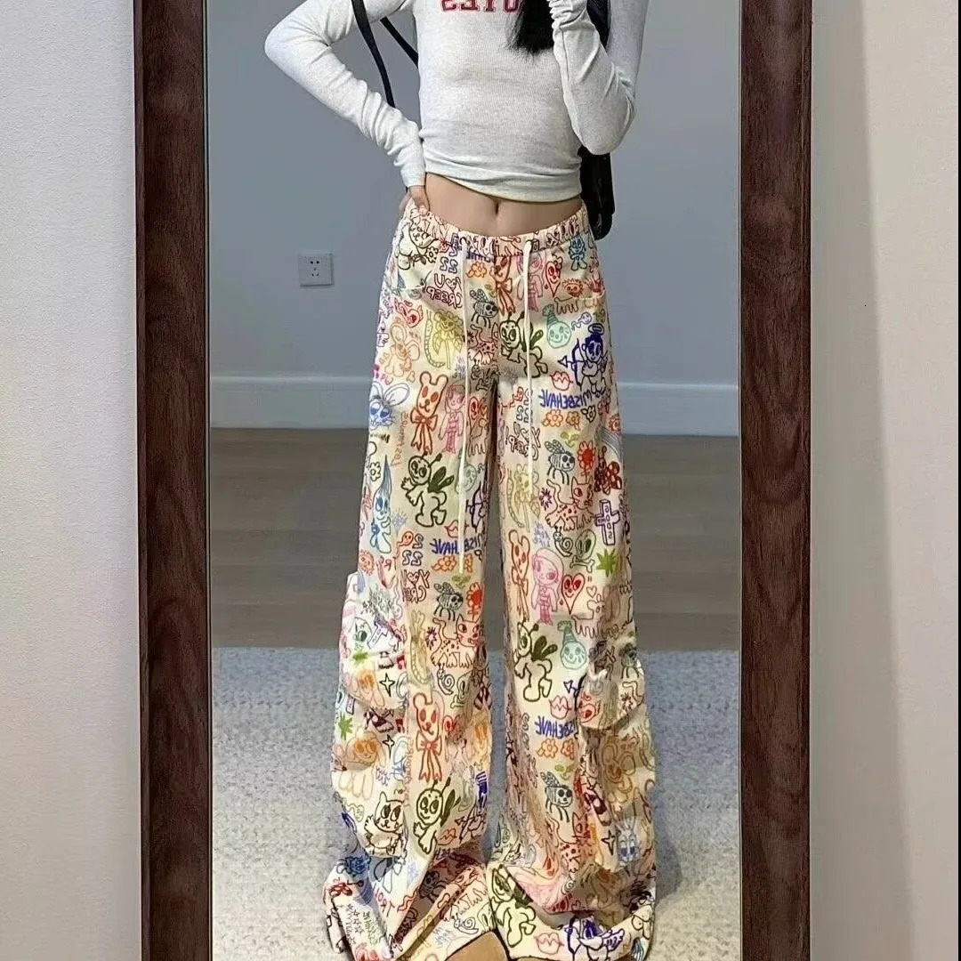 Graffiti Print Y2K Streetwear Cargo Pants Women French Aesthetic Art Wide Leg Pants Women Cute All-match Casual Trousers 241112