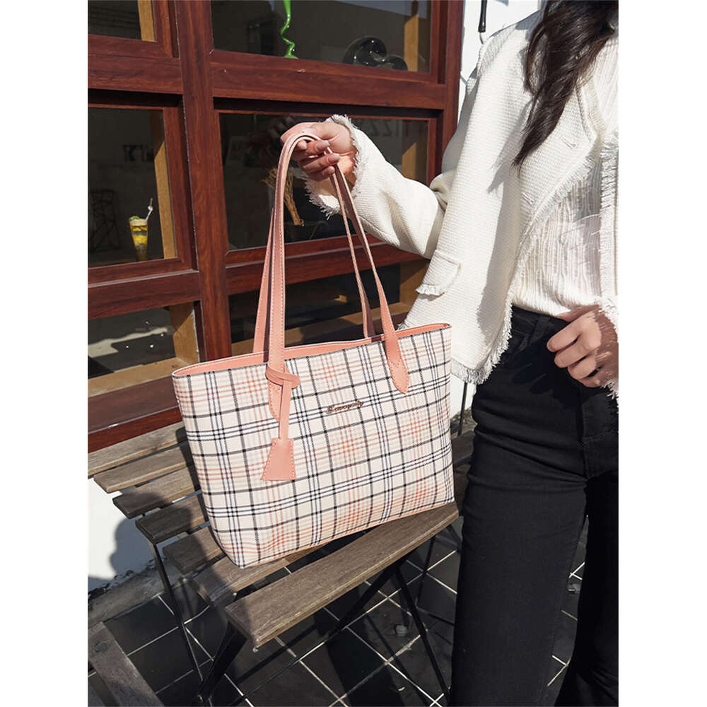 Plaid printed Tote 2024ladies handbag Large capacity shoulder female Korean version of the new shopping bag