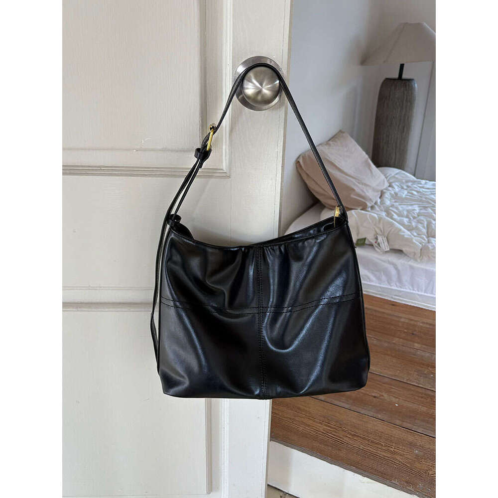 Autumn/Winter 2024 New Niche Vintage Commuting Versatile Wide Strap Large Capacity Single Shoulder Crossbody Tote Bag