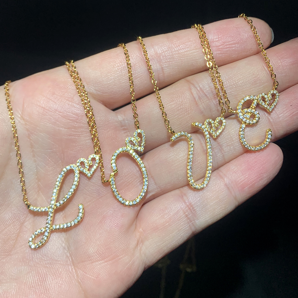 2024 New Initial Cursive Letters with Heart Pendant Necklaces Iced Out Initial Necklace Bling Cz Paved Fashion Jewelry Collier