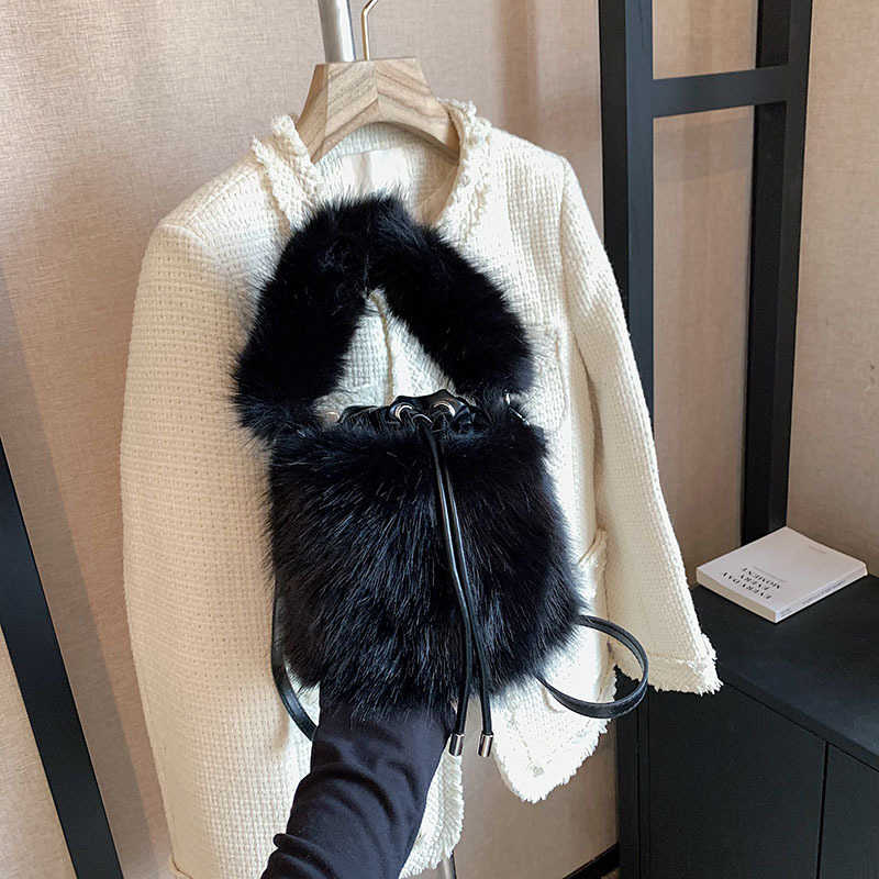 Handheld Plush Bucket Bag New Winter Versatile Single Shoulder Crossbody Bags Women s Fur Handbags 241112