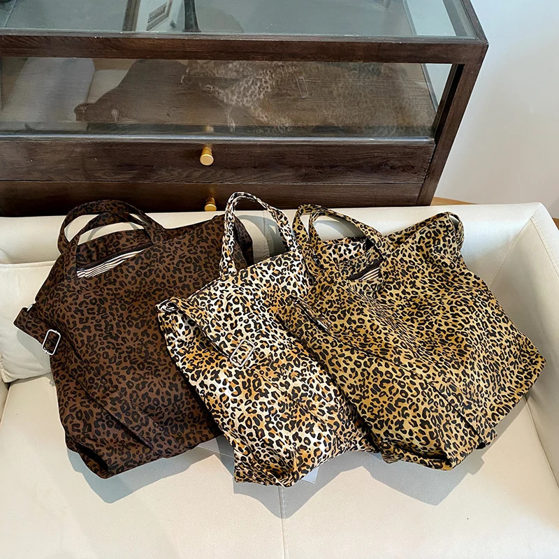 Large canvas Leopard Y2K Korean fashion travel shopping bag womens travel handbag 241111