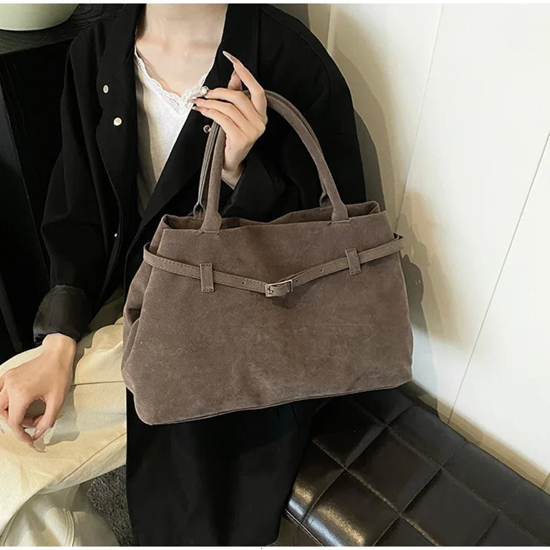 Vintage Suede er Womens Tote Bag Autumn Winter Ladies Handbag Belt Buckle Large Capacity Female Underarm Bags 241111