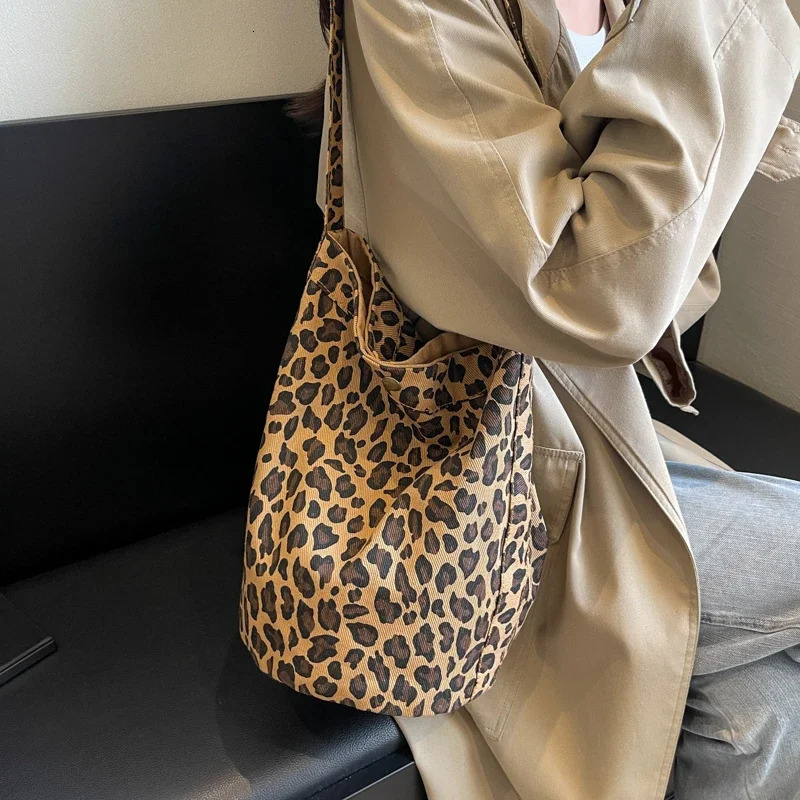 Leopard Print Shoulder Bag Hass Basic Style Classic Style Cross Body Bag Womens Fashion Bolsas Femininas 241111