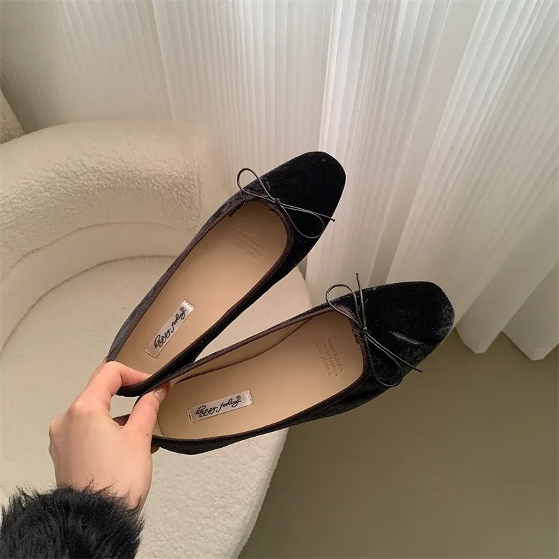 Elegant Velvet Ballet Shoes for Women Velvet Ballet Apartment for Women Retro Round Toe Bow Shallow Load 241111