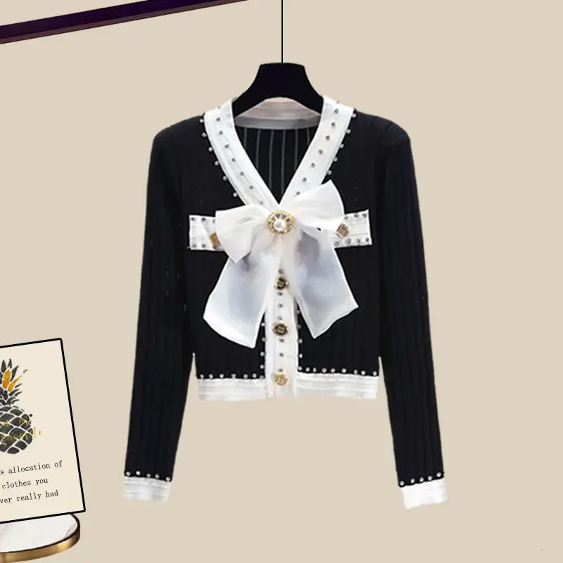 Spring and summer season set womens Korean version feels slim slim cardigan wool sweater Versatile half sleeved two-piece set 241112