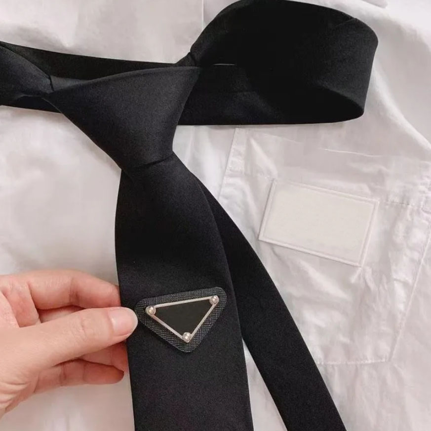 Mens tie Triangle necktie luxury designer tie men teenager formal clothes luxury mini ladies leather strap fashion black white neck ties