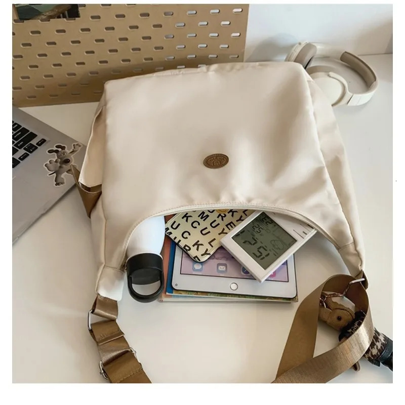 Canvas womens shoulder crossed backpack waterproof and fashionable student messenger bag school handbag 241111