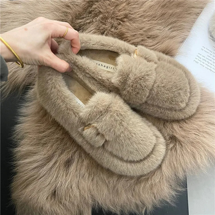 Outdoor womens winter cotton shoes 2024 item womens warm plush fluffy fur coat womens sliding fur flat shoes Zapatillas Mujer 241111