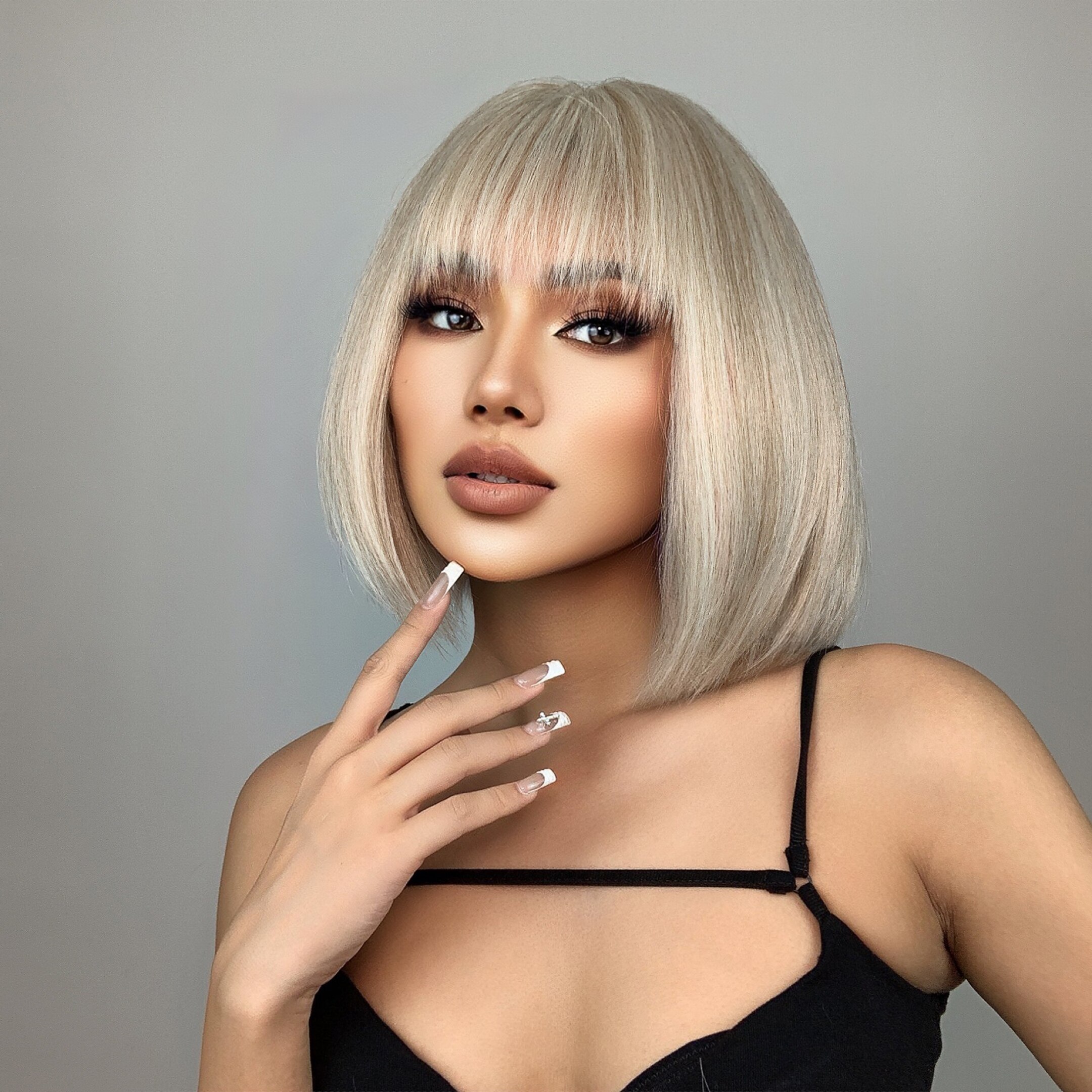 Straight White Platinum Wigs for Women Short Bob Synthetic With Bangs Shoulder Length Heat Resistant Cosplay Wig