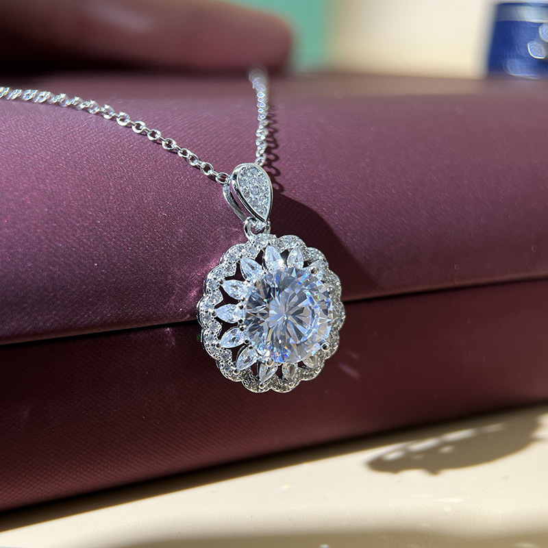 2024 Choucong Brand Flower Pendant Luxury Jewelry 925 Sterling Silver Round Cut White Topaz CZ Diamond Gemstones Party Women Wedding Clavicle Necklace