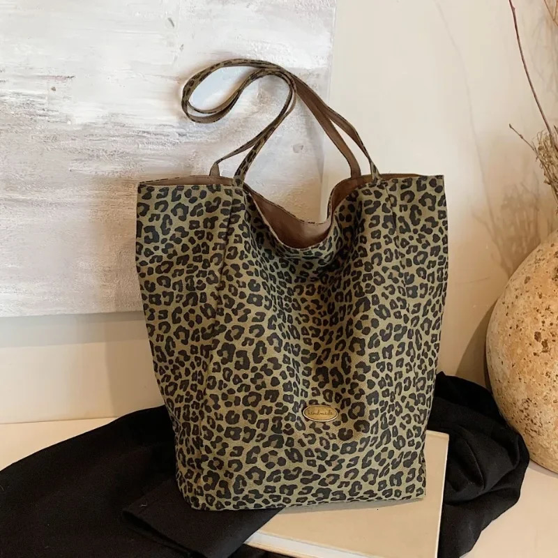 Leopard Print large capacity shopping canvas bag for women Korean lazy shoulder bag commuting handbag 241111
