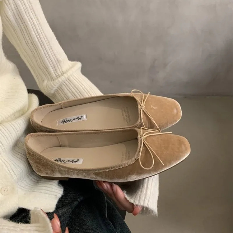 Elegant Velvet Ballet Shoes for Women Velvet Ballet Apartment for Women Retro Round Toe Bow Shallow Load 241111