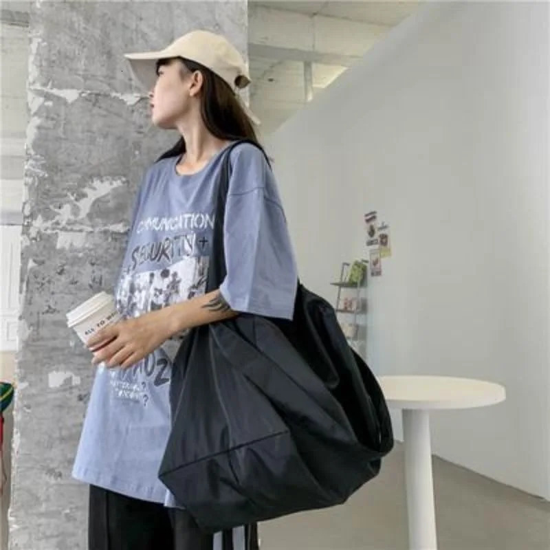 High quality casual womens handbag large capacity shoulder bag waterproof canvas handbag fashionable handbag model 241111