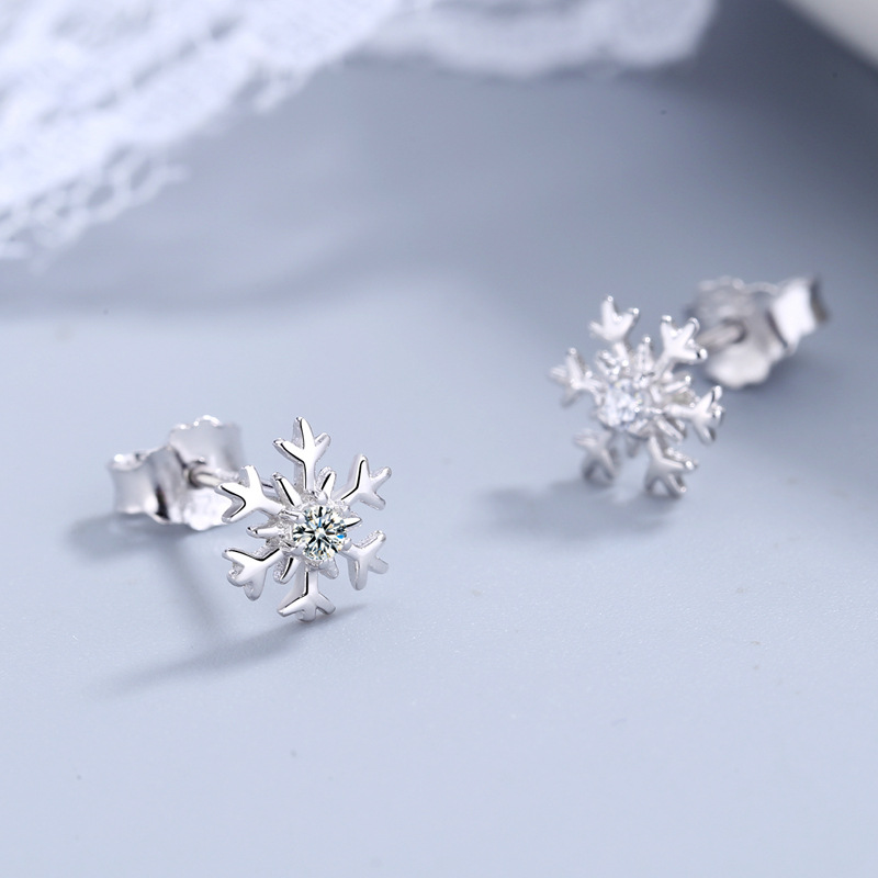 Earrings Snowflake Inlaid Zircon Small Fresh Earrings Women Christmas New Year Diamond Stud Earrings 925 Sterling Silver Crystal Stud