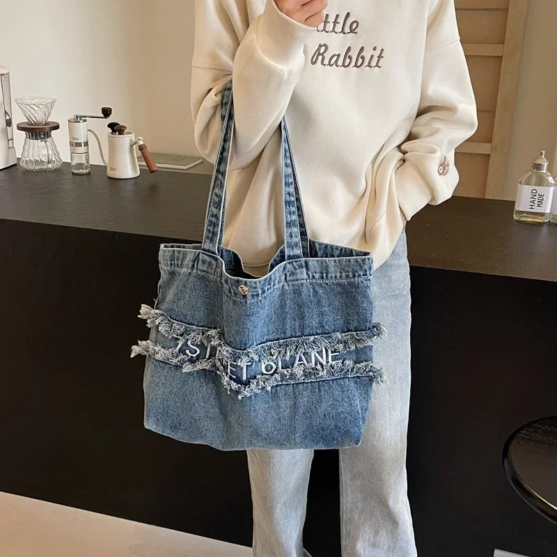 Korean niche washed denim canvas bag for women fashionable large capacity commuting shoulder bag 241111