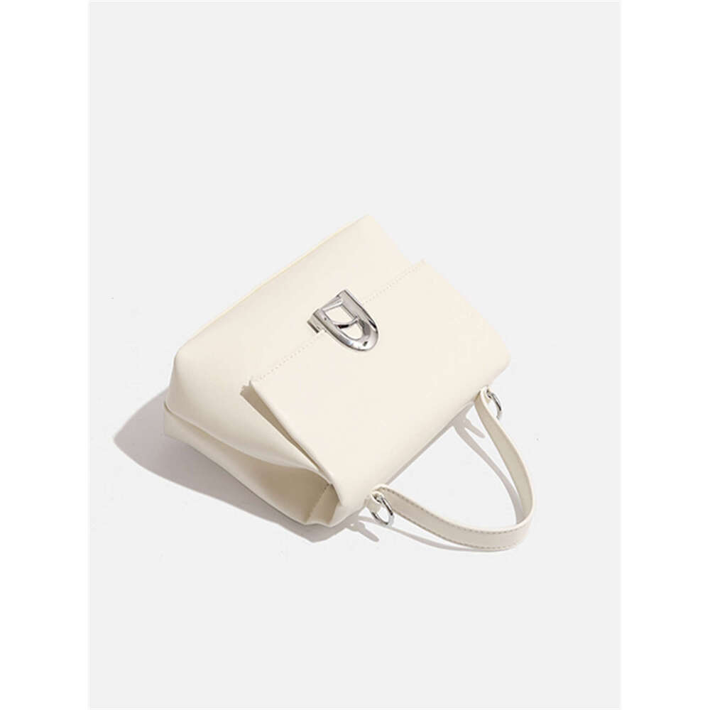 2024 new women's bag senior shoulder niche design