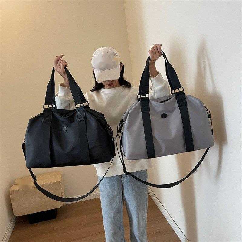 Business Trip Short Distance Travel Bag for Men and Women Large Capacity Single Shoulder Luggage Bag Lightweight and Versatile Portable Fitness Bag