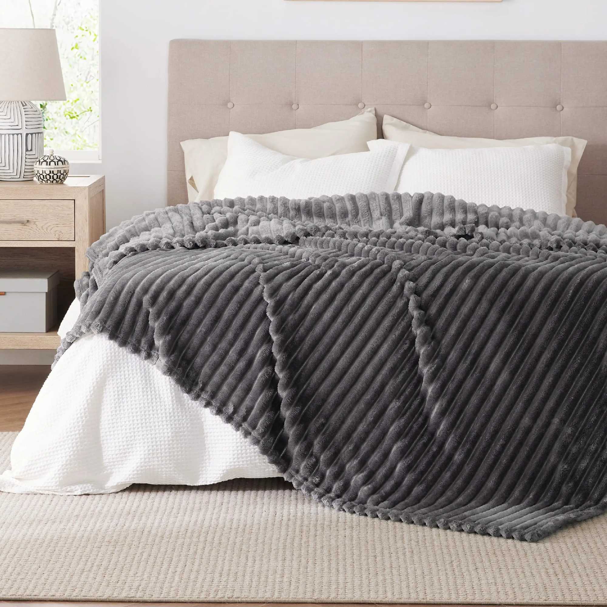 Grey Solid Color Flannel Throw Blanket for Couch Super Soft Cozy Blankets for Women Girls Cute Small Blanket for Sofa DecorXJ241111