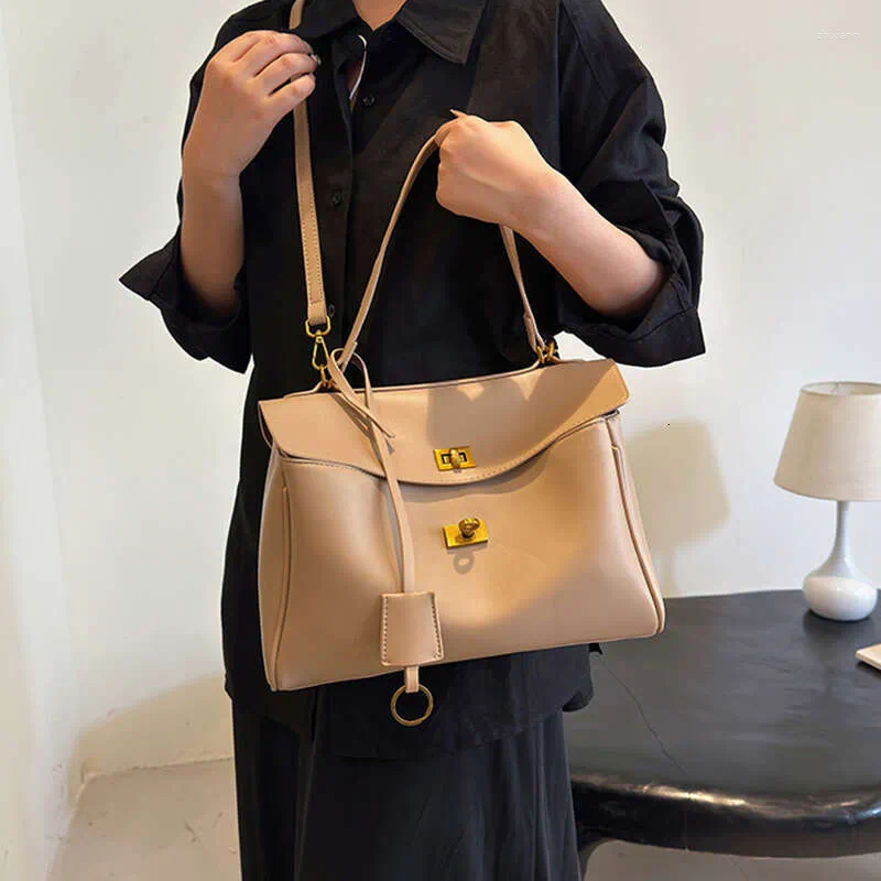 Shoulder Bags Lock Designer Gold Handbag Brand Women's Flap Soft Leather Top Quality Single Large Capacity Commuter Bag