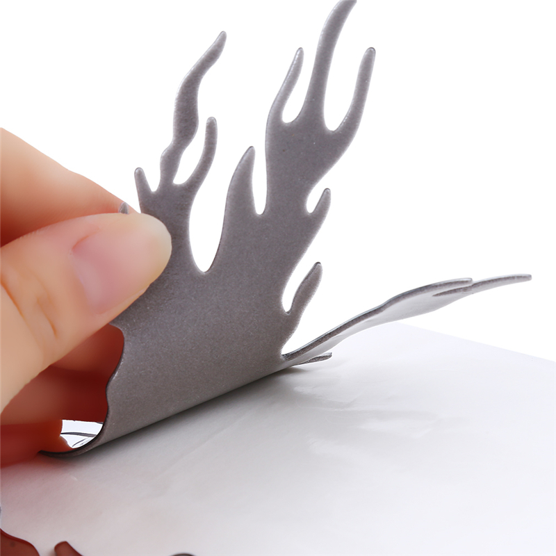 2Pcs/Pair 3D Chrome Ghost Skull Head Motorcycle Truck Helmet Tank Pad Stickers Flame skulls Decals For Haley Honda Yamaha