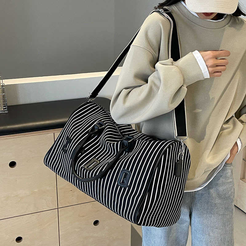 Ladies Short Distance Travel Handbag Large Capacity Travel Bag Minimalist Korean Version Crossbody Yoga and Fitness Bag