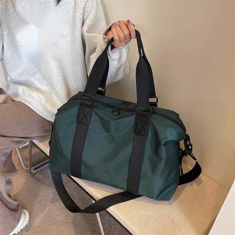Business Trip Short Distance Travel Bag for Men and Women Large Capacity Single Shoulder Luggage Bag Lightweight and Versatile Portable Fitness Bag