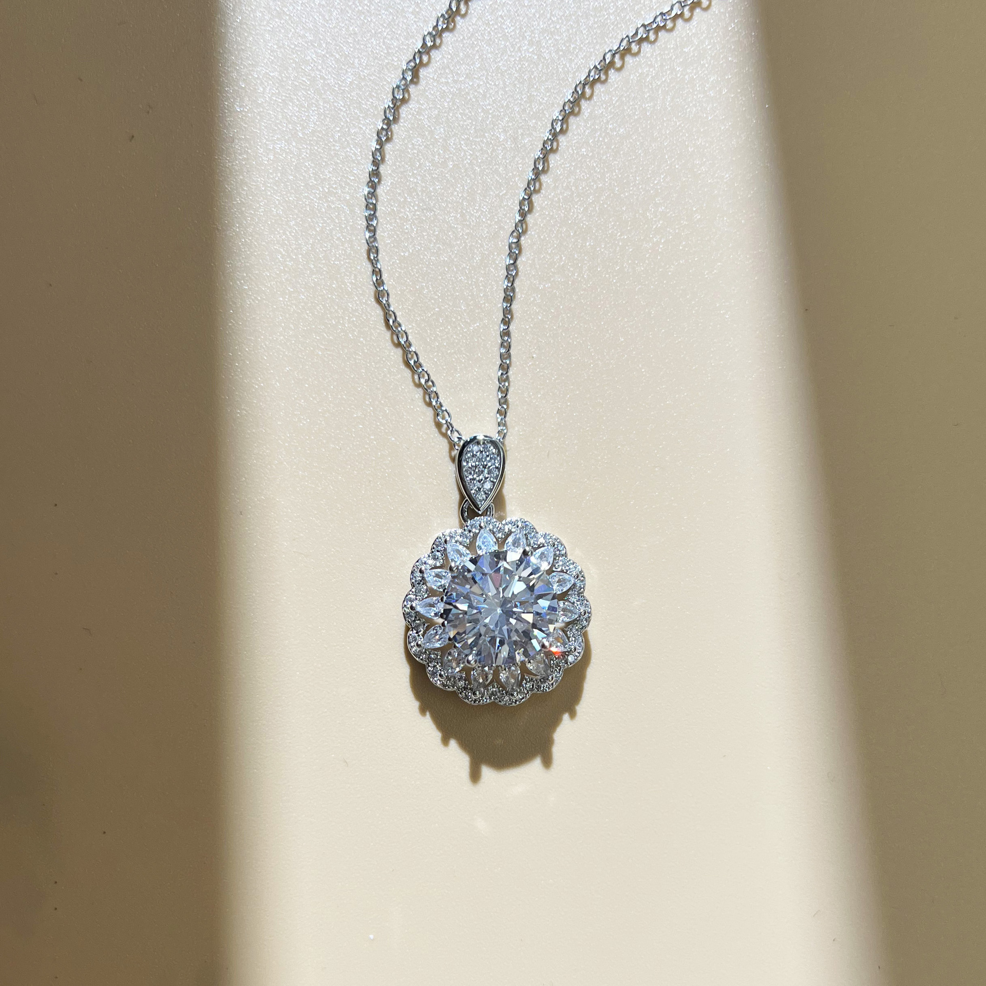 2024 Choucong Brand Flower Pendant Luxury Jewelry 925 Sterling Silver Round Cut White Topaz CZ Diamond Gemstones Party Women Wedding Clavicle Necklace