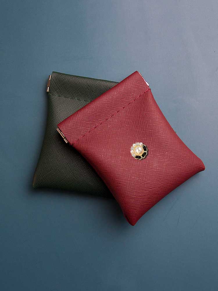 Sleek PU Key Wallets - Zippered & Compact Flower-Themed Decor Gold & White a71d0