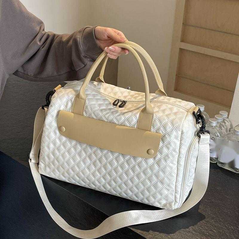 Travel Bag Large Capacity Sports and Fitness Bag Womens Shoulder Bag Crossbody Handbag Short Distance Business Travel Luggage Bag