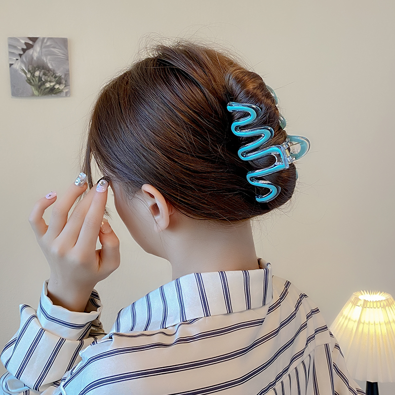 AISHG Wave Crab Hair Clips Women Korean Geometry High Ponytail Hairpin Irregular Solid Shark Claw Clips Girl Hair Accessories ea85e