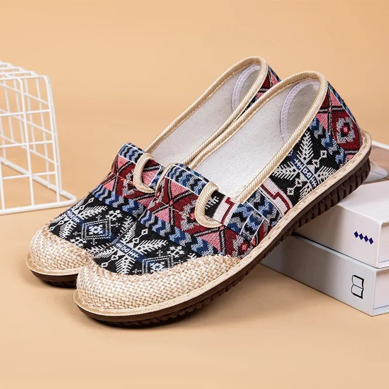 High quality womens shoes ethnic style womens embroidered shoes womens fashionable breathable flat casual shoes 2024 241111