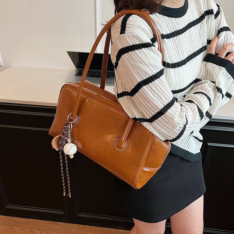 Advanced Women's 2024 New Korean Fashion Trendy Soft Leather Large Capacity Underarm Hand Pillow Bag