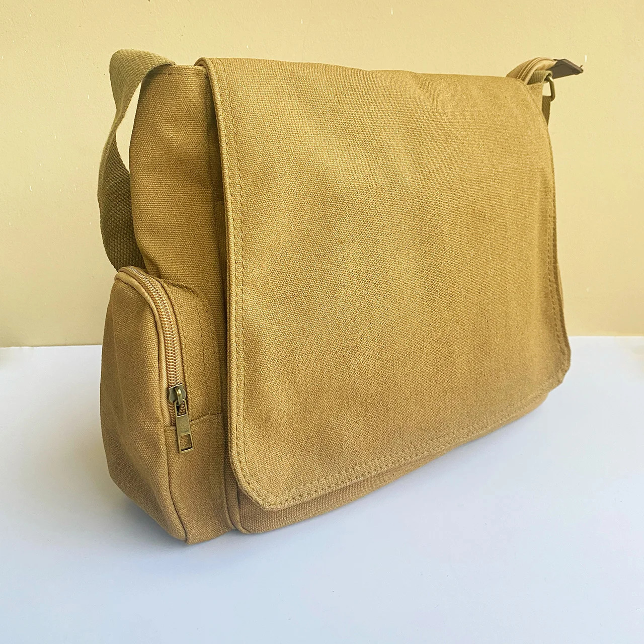 Mens Fashion Shoulder Bag Large Capacity Light Weight Simple Canvas Bag Retro High Quality Horizontal Bag 241111