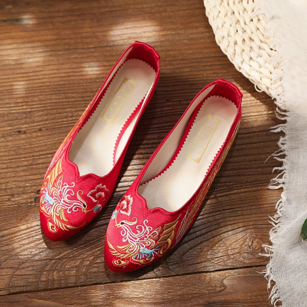 Veowalk Retro Chinese Womens Silk Embroidered Shoes High end Elegant Womens Comfortable Bridal Flat Shoes 241111