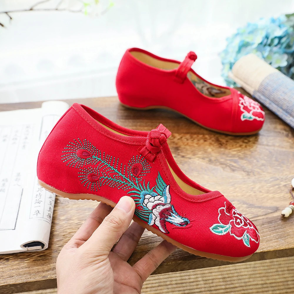 Veowalk Fashion Handmade Retro Womens Ballet Apartment Old Beijing Traditional Chinese Embroidery Fabric Womens Single Shoes 241111