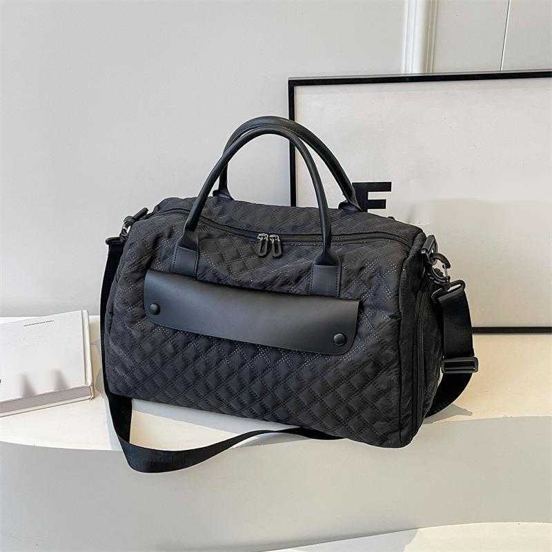 Travel Bag Large Capacity Sports and Fitness Bag Womens Shoulder Bag Crossbody Handbag Short Distance Business Travel Luggage Bag